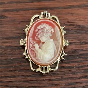 Vintage Cameo Brooch